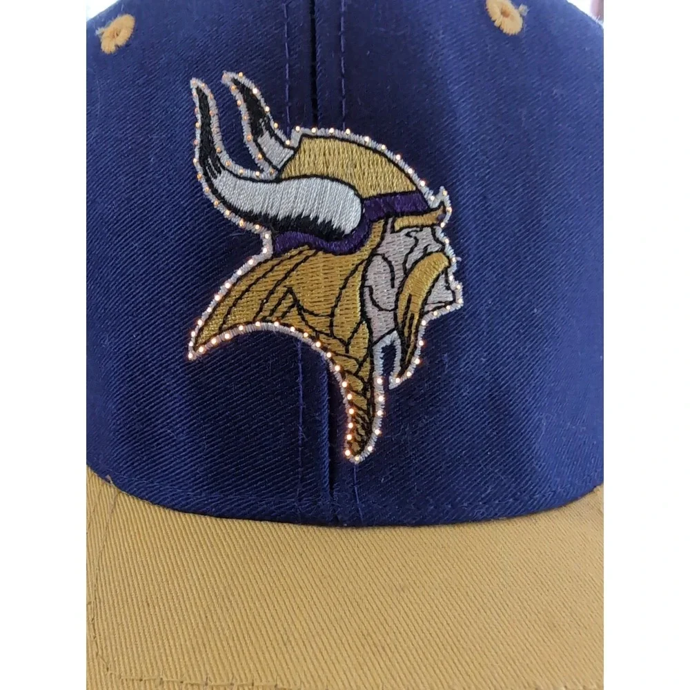 Minnesota Vikings Light Up Logo Cap. NHL Strapback. Logo 7.‎ Works! Needs 9v
